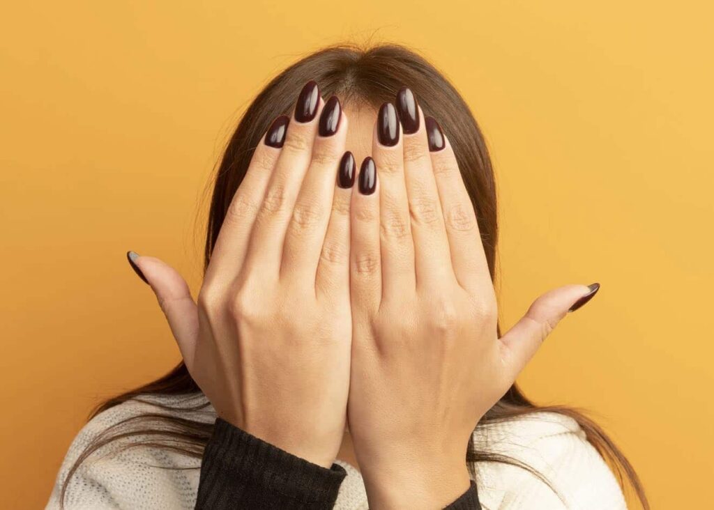 Manicure semipermanente vs ricostruzione gel: cosa conviene a Monza